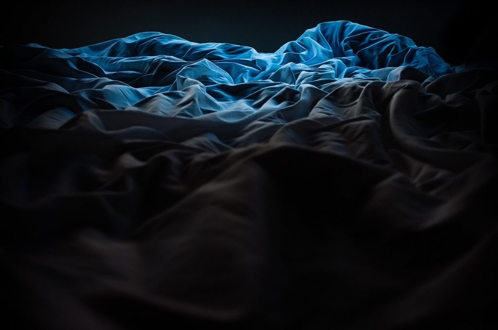 Schwarz Blaue Bettdecke mit Füllgewicht